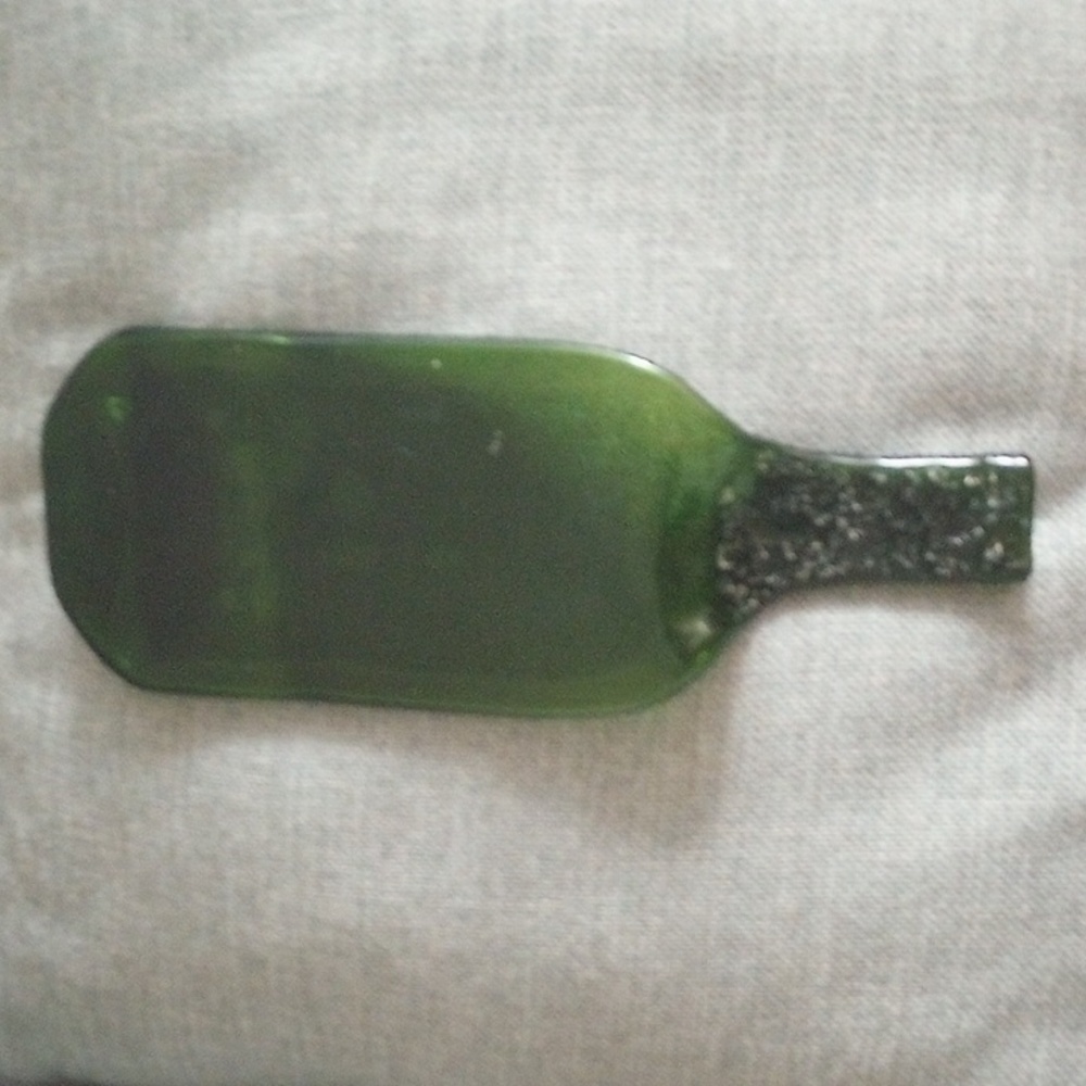 Recycle flat bottle server.